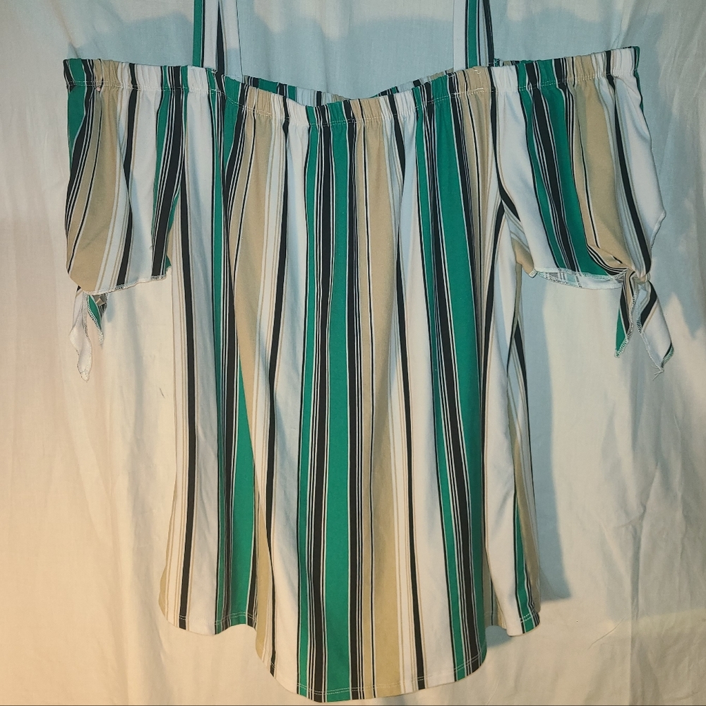 bobbie brooks ladies xl off the shoulder top. Beige, green, black and white.